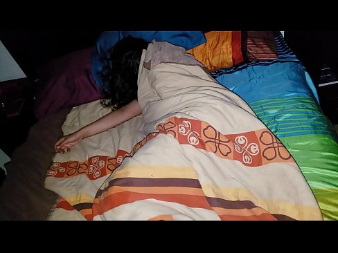 ❤️ Stepson oo garaacaya hooyadeed oo yar intay seexanayso. Porno Guri ❤
